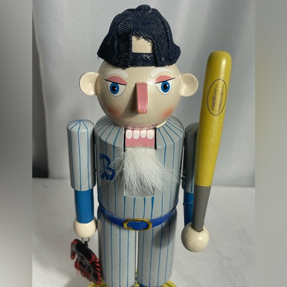 The Bombay Co. Vintage 1998 "Slugger" Baseball Nutcracker 12"X4.5"X4.5" - Picture 10 of 15